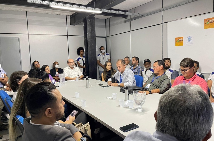 Secretário de Saúde aproxima gestão de servidores em visita a equipamentos públicos