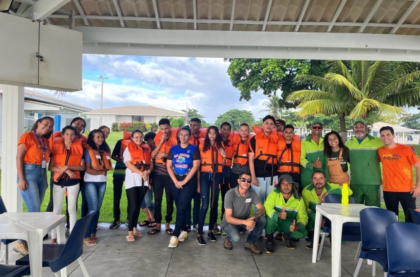 Alunos de escolas municipais conhecem o funcionamento do Ecoboat, na Lagoa Mundaú