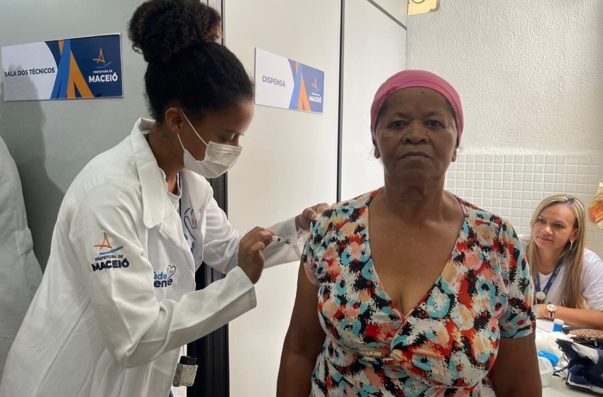 Vítimas das chuvas acolhidas nos abrigos de Maceió recebem cobertura vacinal