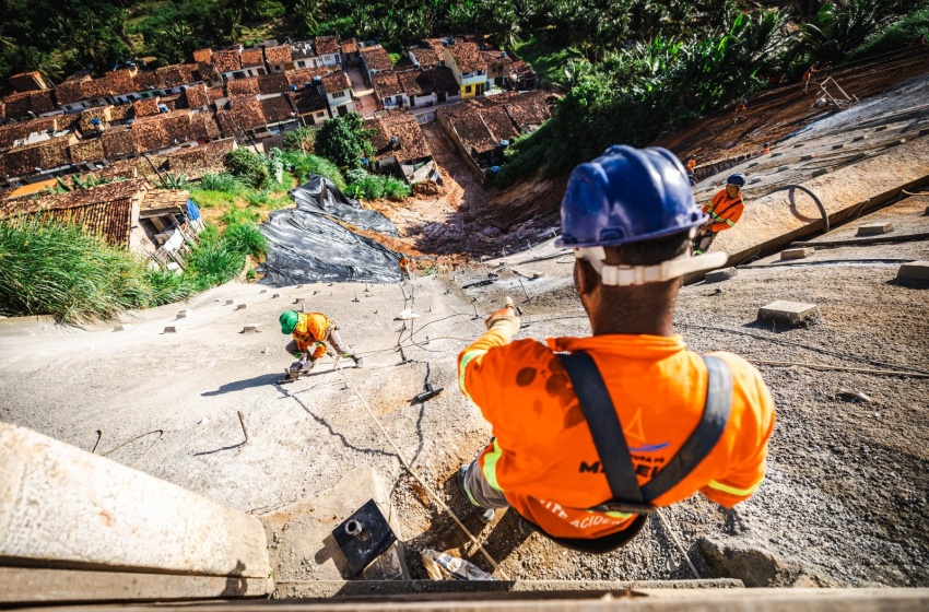 “O maior presente que a Prefeitura está dando para minha família é o sossego”, destaca moradora da Chã de Bebedouro com obras de encosta