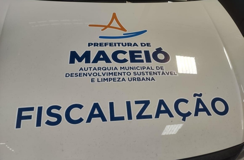 Alurb flagra descarte irregular em ponto crônico de lixo no bairro do Prado