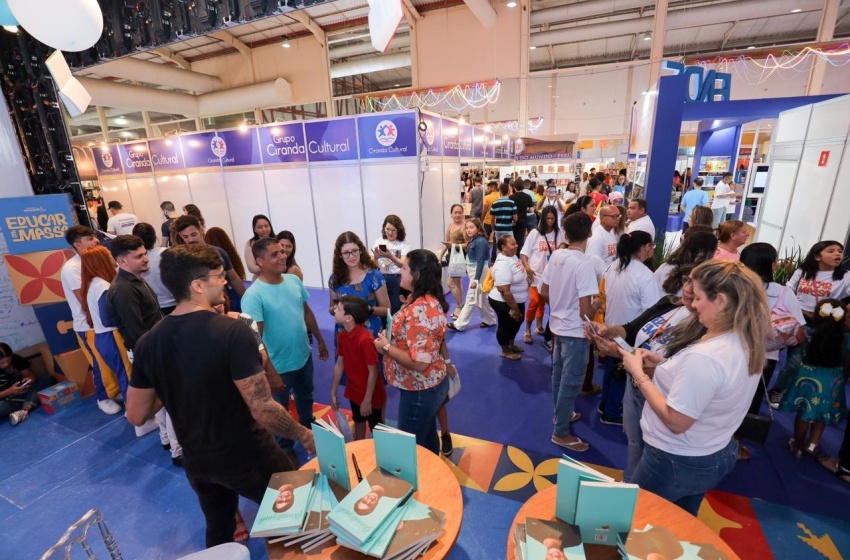 Bienal: Poeta Hugo Novaes lança livro “Poematizando” no estande da Educação
