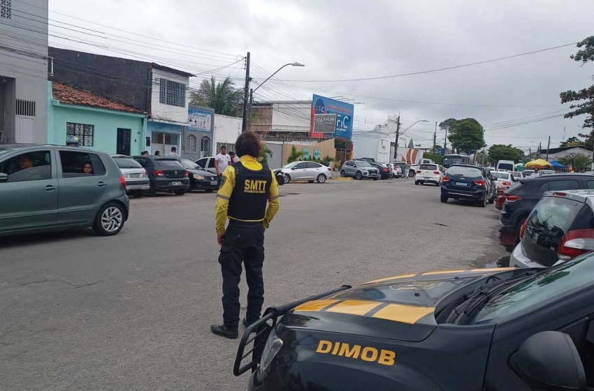 Bienal: Ação do DMTT coíbe reserva de vagas por flanelinhas no entorno do Centro de Convenções