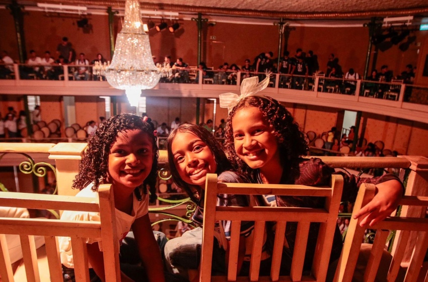 Semed leva alunos da rede municipal para ver a Orquestra dos Brinquedos de Lisboa