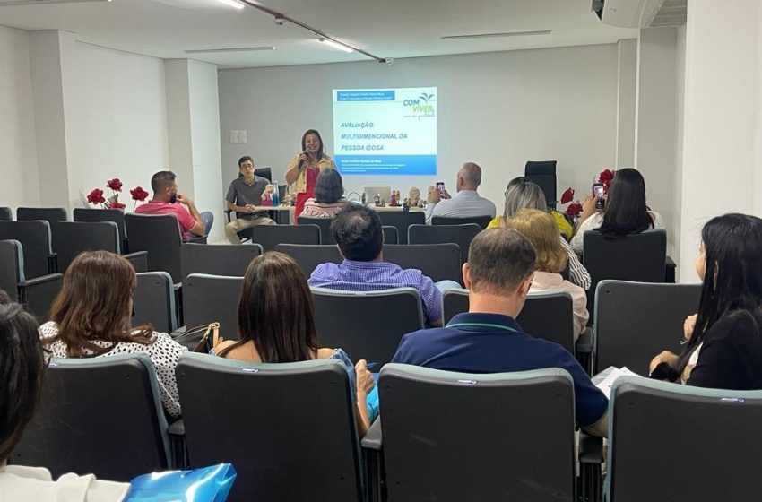 Saúde capacita profissionais em alusão ao Dia Internacional da Pessoa Idosa