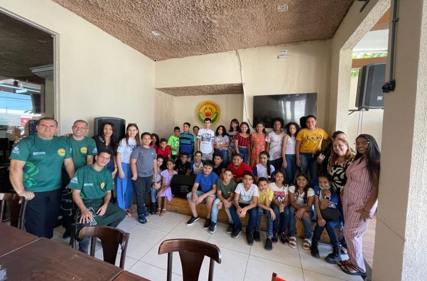 Estudantes da rede municipal de ensino conhecem restaurantes da capital