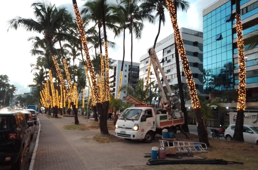 Prefeitura de Maceió inicia instalação e testes da iluminação cênica de fim de ano