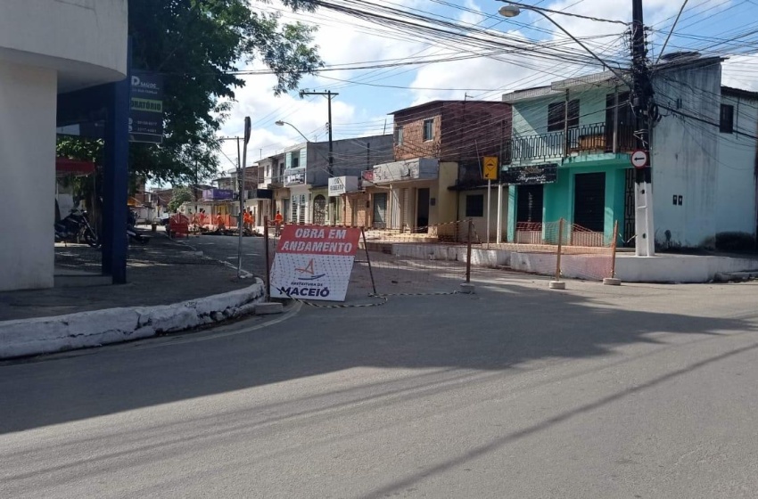 Cinco linhas têm trajeto desviado para obra no sistema de drenagem no Clima Bom