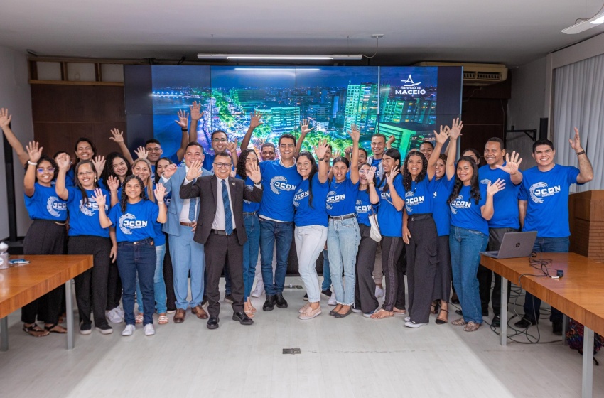 Prefeitura recebe integrantes do projeto Juventude Conectada com o Futuro