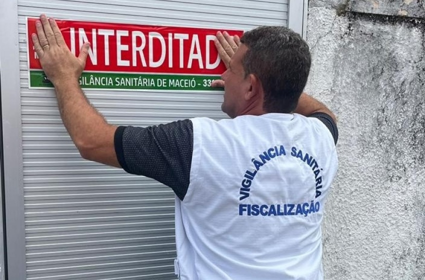 Vigilância Sanitária encontra alimentos estragados e interdita buffet na Pajuçara