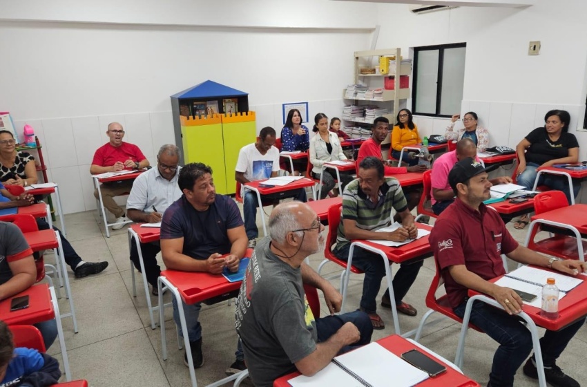 Semed forma primeira turma de Espanhol para trabalhadores do turismo de Maceió