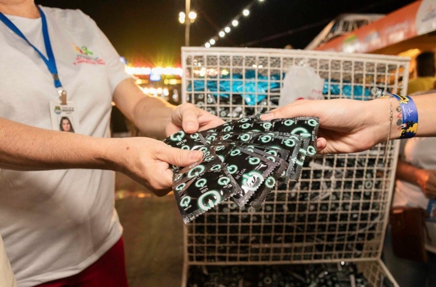 Saúde distribui cerca de 100 mil preservativos no Massayó Verão