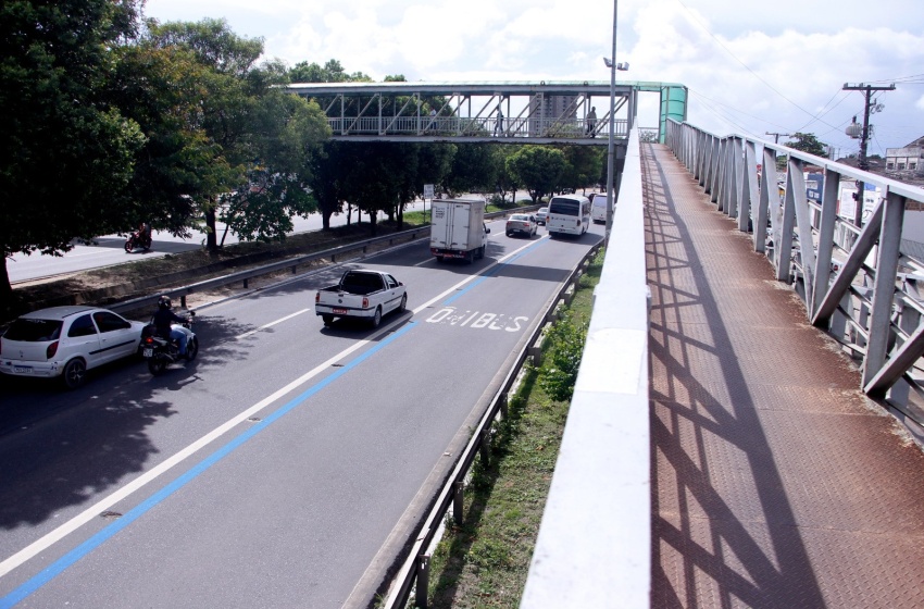 Avenida Durval de Góes Monteiro ganha faixa para travessia de pedestres
