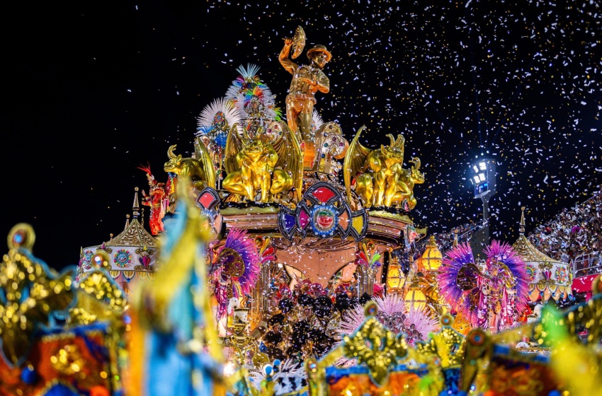 Artesãos e taxistas  comemoram desfile da Beija-Flor
