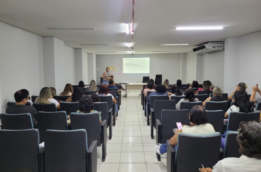 Seminário apresenta experiências exitosas de grupos de promoção à saúde do adolescente