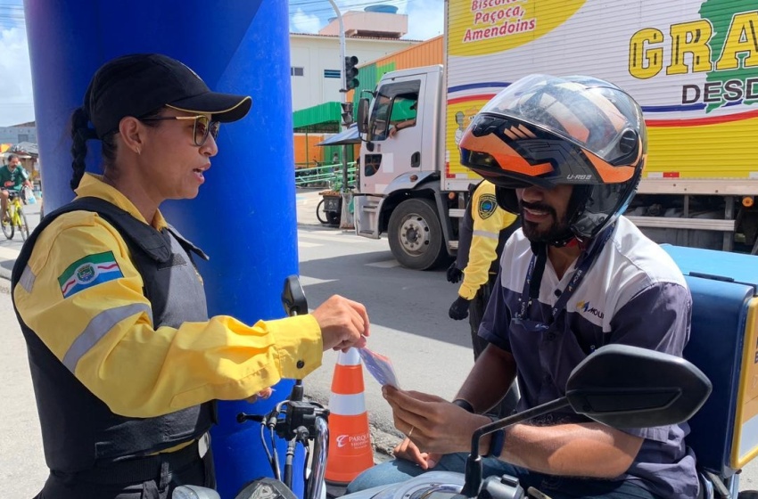 Equipe de educação do DMTT realiza ação educativa para motociclistas