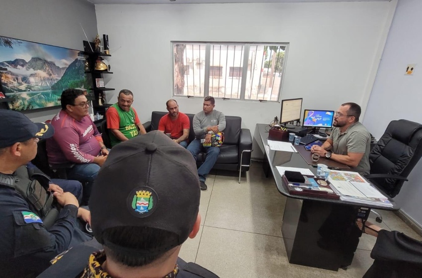 Representantes de entregadores e transportadores por aplicativos são recebidos no DMTT