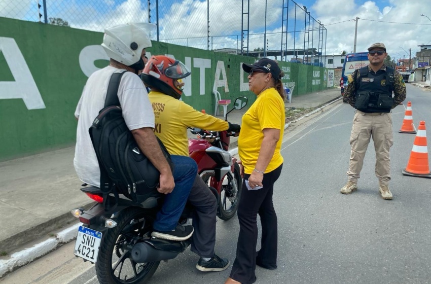 Departamento de Trânsito educa motociclistas para reduzir acidentes