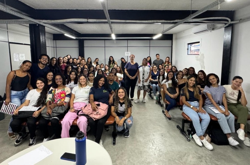 Acadêmicos de enfermagem conhecem Diretoria de Vigilância em Saúde
