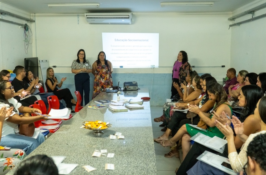 Educação orienta psicólogos recém contratados  sobre atuação nas escolas