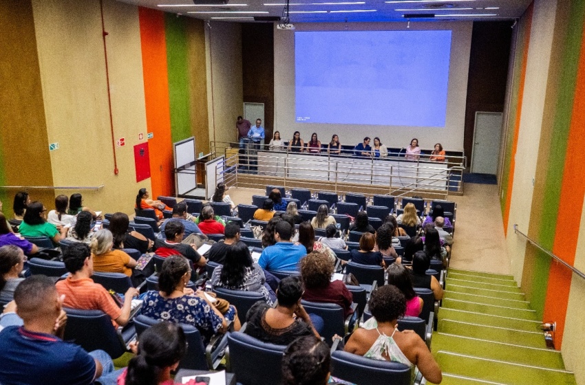 Frequência escolar com foco no Bolsa Família é tema de treinamento da Semed