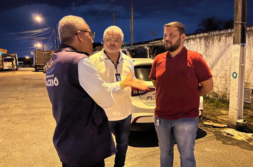 Diretoria da Ilumina inspeciona equipamentos de iluminação no Conjunto Cambuci