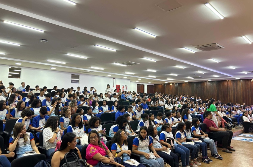 Programa Eleitor do Futuro une TRE/AL e Educação Municipal em evento com alunos