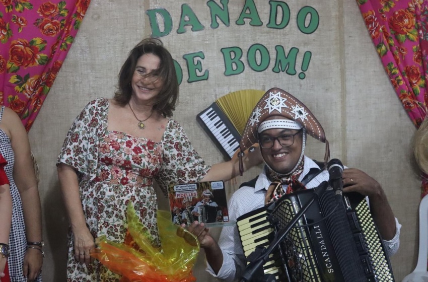 Sarau Cultural homenageia sanfoneiro Fidellis
