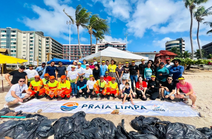 Mutirão de limpeza retira mais de 100 quilos de lixo da praia de Ponta Verde