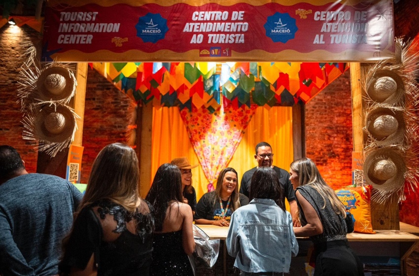 Centro de Atendimento ao Turista recepciona visitantes durante o maior São João do litoral do Brasil