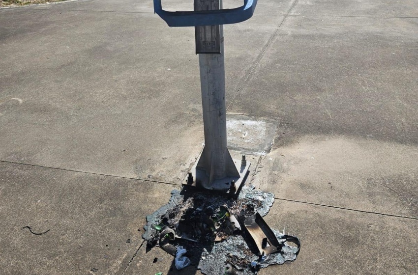 Papeleira instalada no Corredor Vera Arruda é incendiada por vândalos
