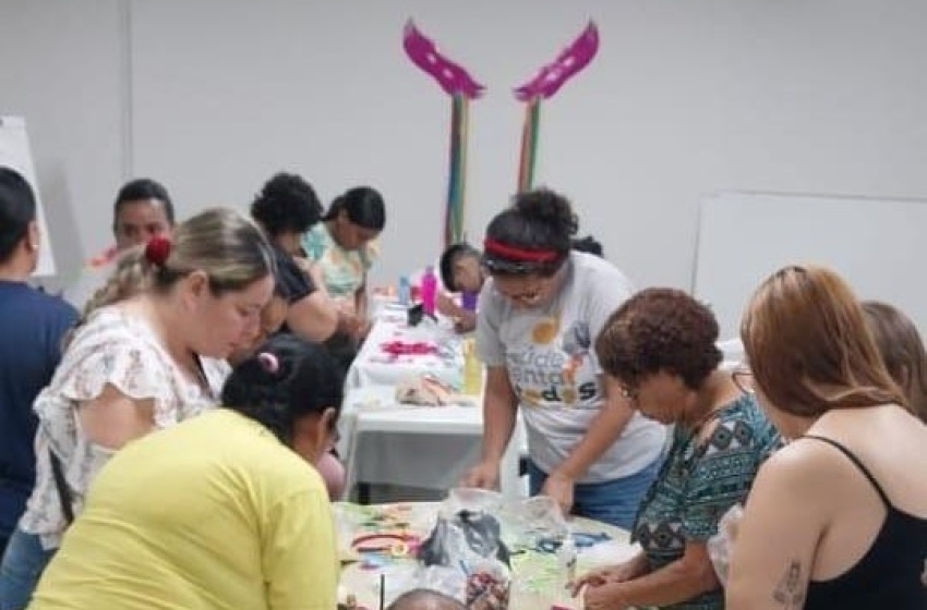 Oficina de tiaras e adereços de Carnaval movimenta Caps na Jatiúca