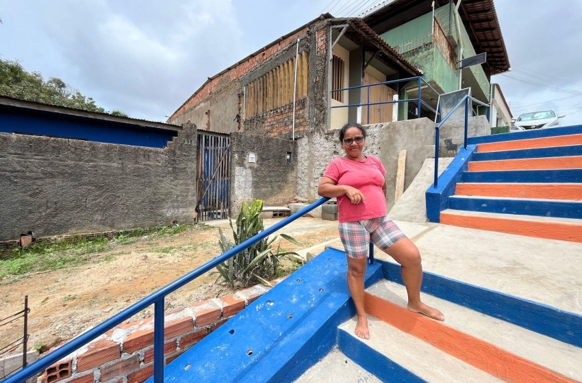 Prefeitura reconstrói escadaria e melhora a vida dos moradores da Grota do São Jorge