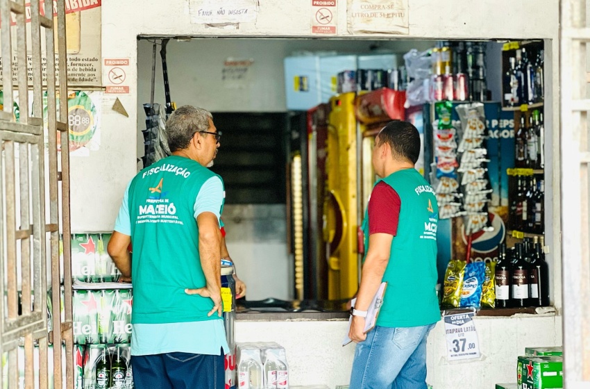 Alurb fiscaliza descarte de resíduos em comércios do bairro Petrópolis