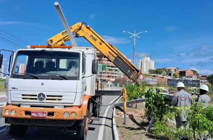Ilumina conclui reposição de postes danificados na Avenida Josefa de Melo
