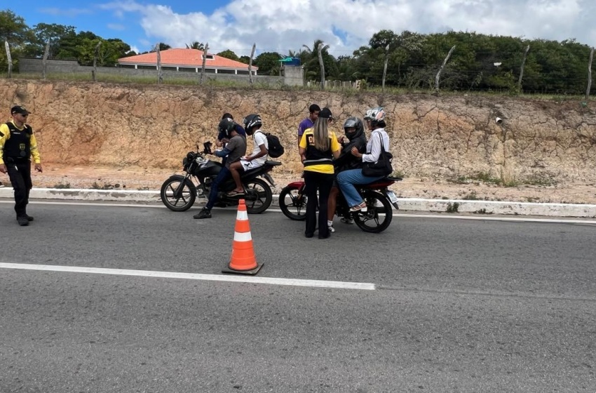 Ação educativa aborda mais de 100 motociclistas na Rota do Mar