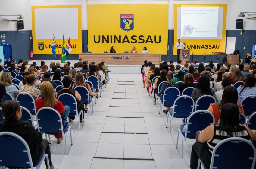 Diretores de escolas municipais debatem liderança na era da Inteligência Artificial