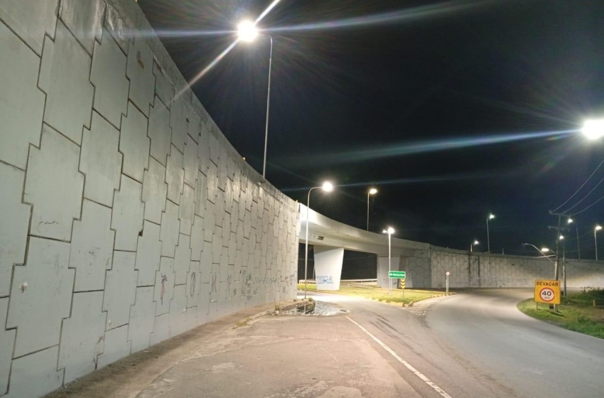Viaduto do Pontal da Barra tem rede de iluminação ampliada