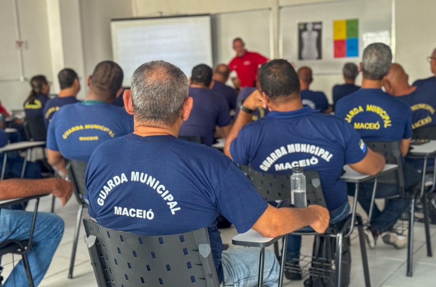 Instrução de Armamento e Tiro da Semsc inicia aulas teóricas com primeira turma de 2025