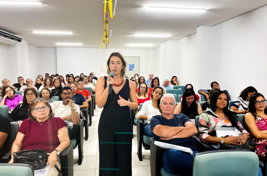 Agentes comunitários de saúde passam por capacitação para assistência aos idosos