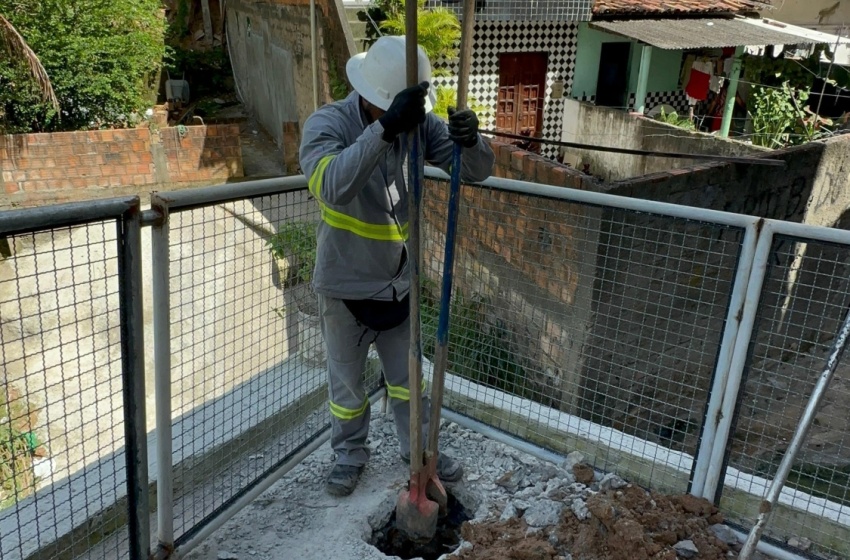 Grota do Pacífico, no Jacintinho, ganha novos postes e luminárias em LED
