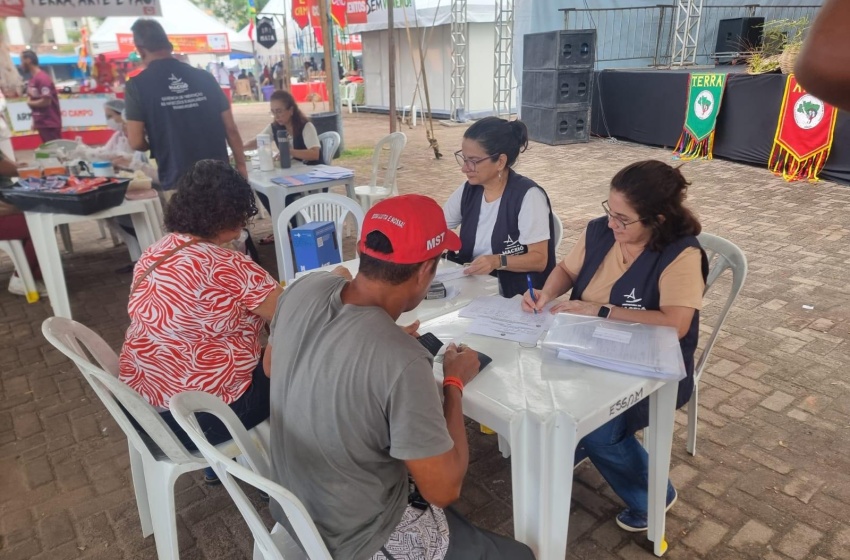 Saúde realiza testagem rápida e trabalho educativo na Feira da Reforma Agrária