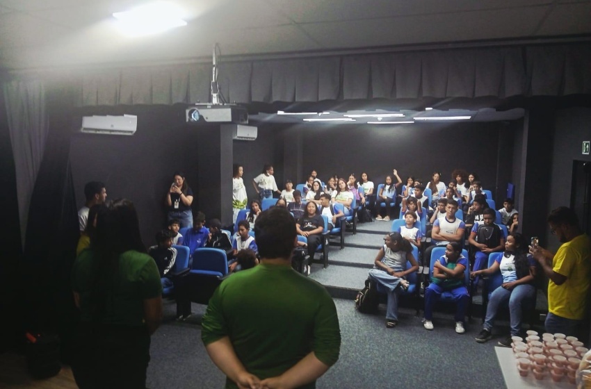 Alurb realiza Cine-Árvore no Parque Biblioteca