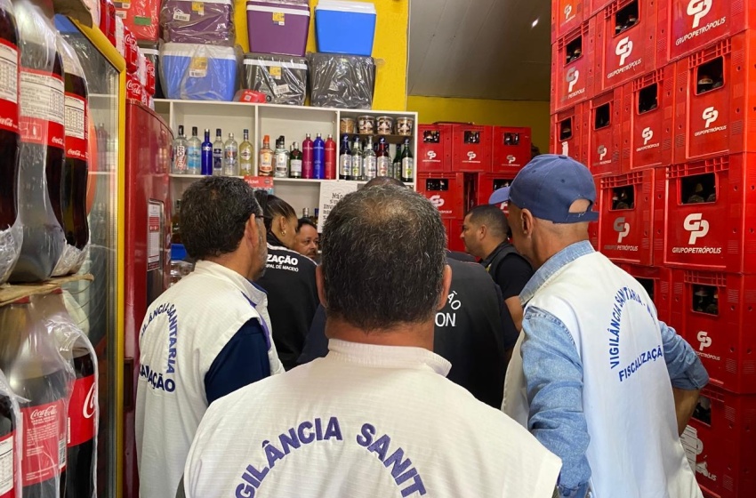 Vigilância Sanitária de Maceió realiza fiscalização para checar procedência de bebidas destiladas