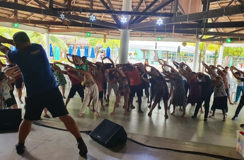 Encontro promove saúde e bem-estar de idosos e adolescentes no Sesc Guaxuma