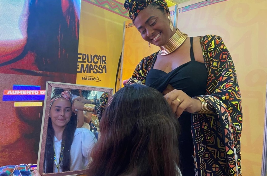 Amarração de turbantes encanta público no estande da Semed