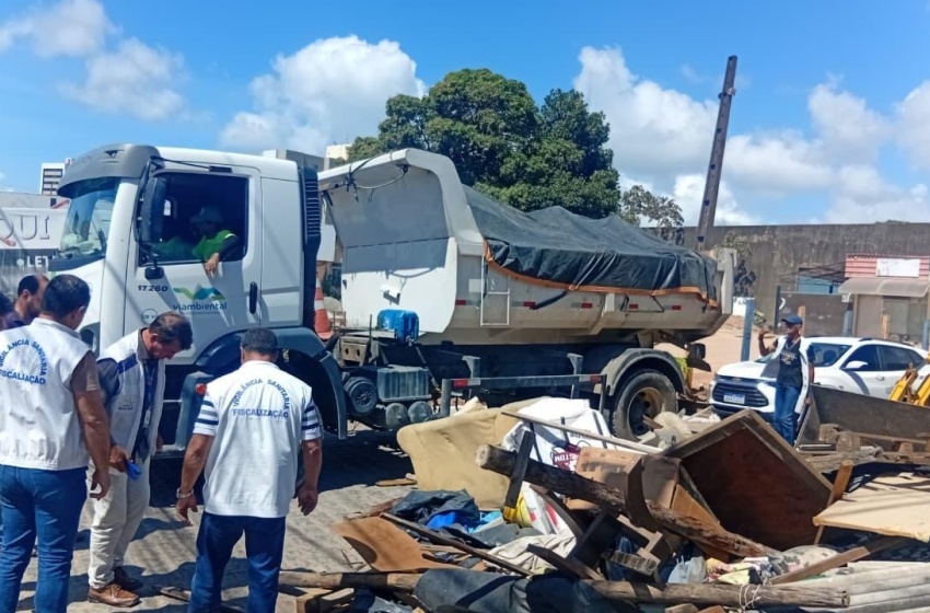 Vigilância Sanitária e Alurb recolhem 3 toneladas de entulhos em via pública