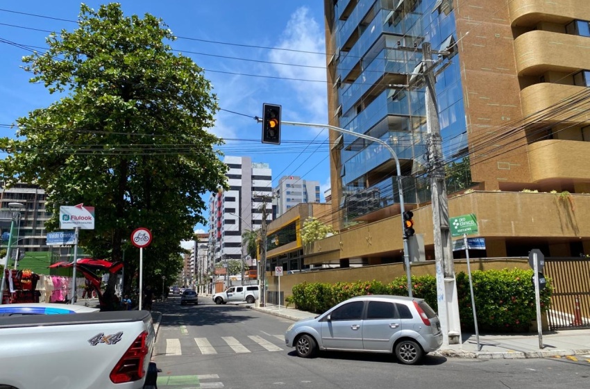 Novos semáforos em cruzamentos na parte baixa começam a funcionar no sábado (6)