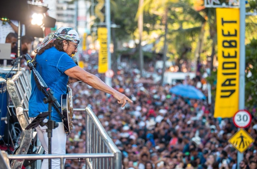 Arrastão com Bell Marques movimenta a orla de Maceió nesta quinta-feira, 1° de janeiro