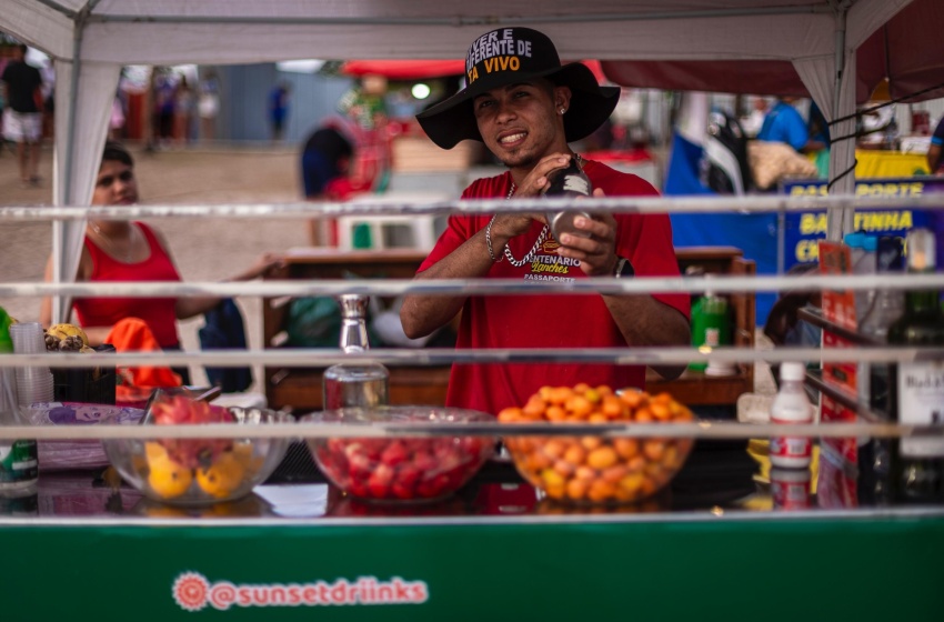 Segurança Cidadã entrega declarações e boletos para ambulantes do Massayó Verão